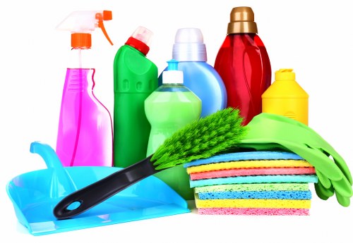 Professional end of tenancy cleaning in a Canary Wharf apartment