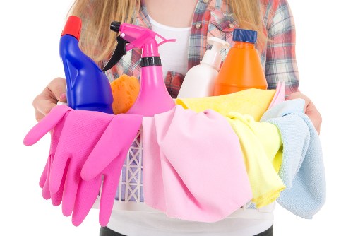 Carpet cleaning assessment for different fibre types and property settings